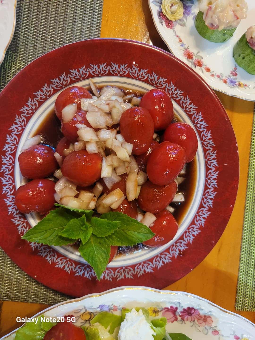 feed image 4