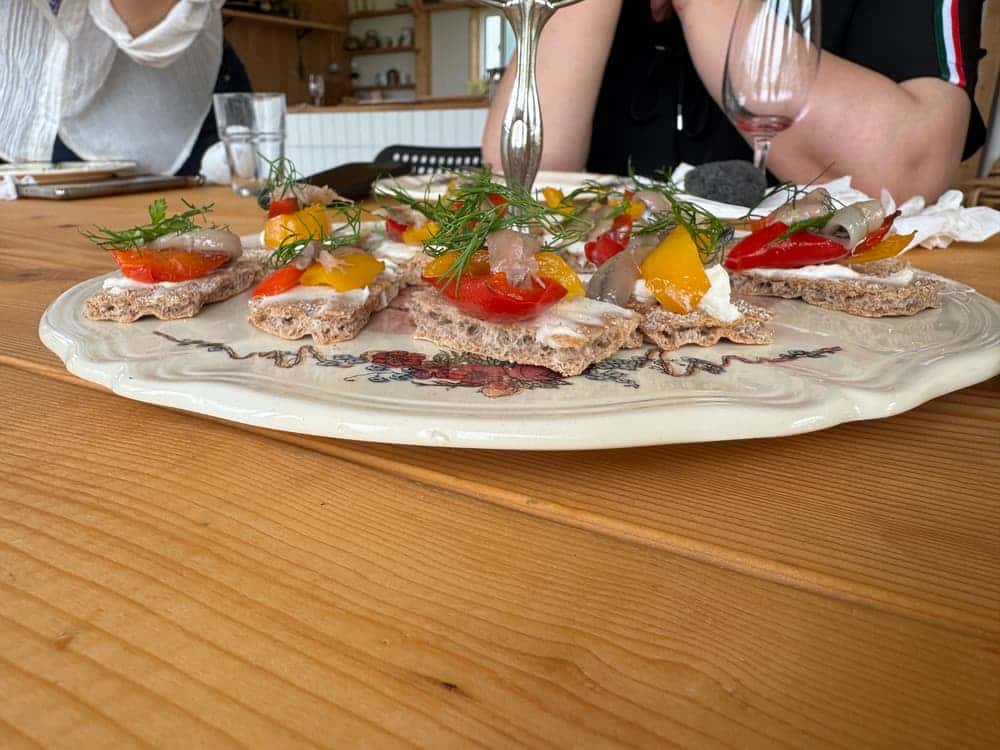 feed image 3