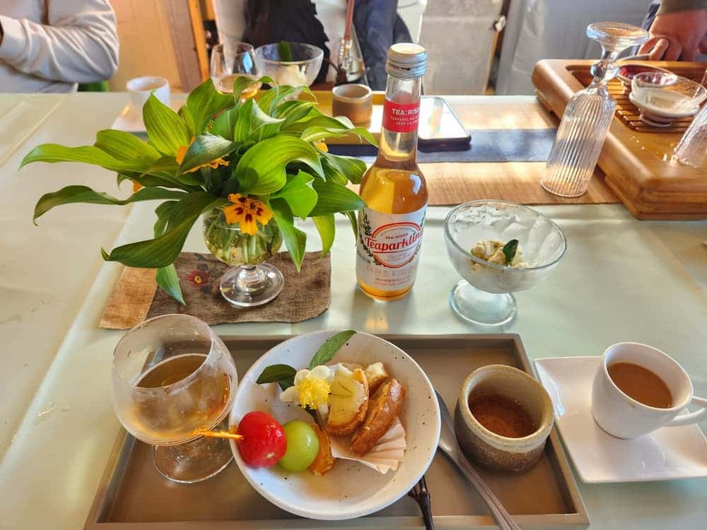 feed image 4