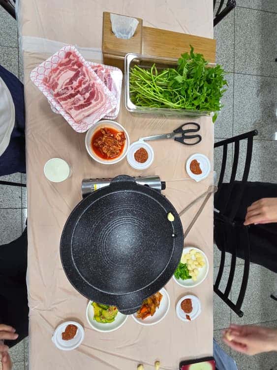 feed image 4