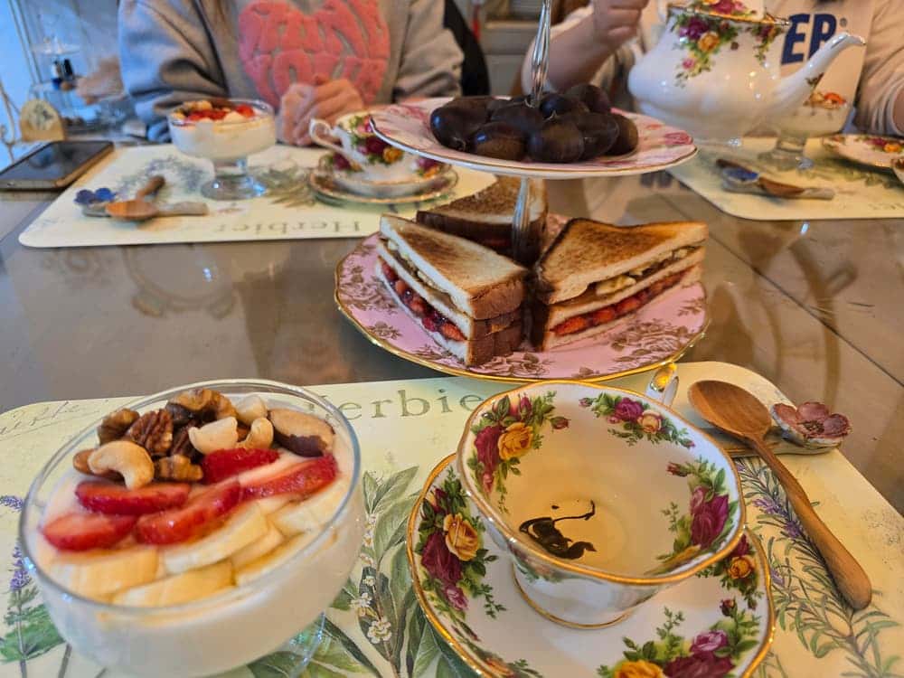 feed image 3
