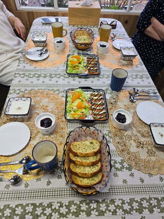 feed image 4