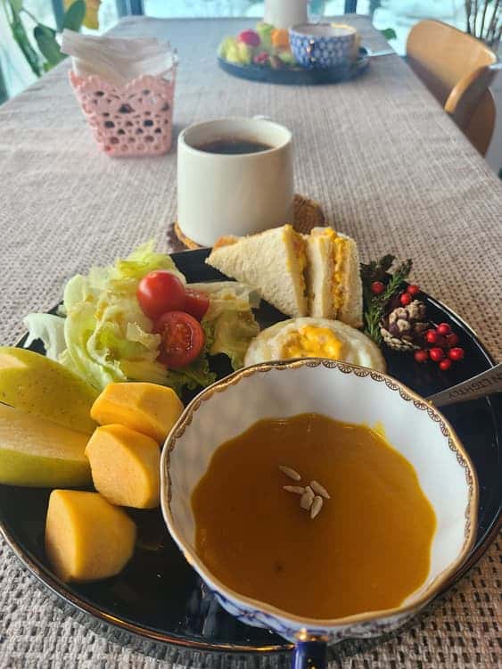 feed image 4