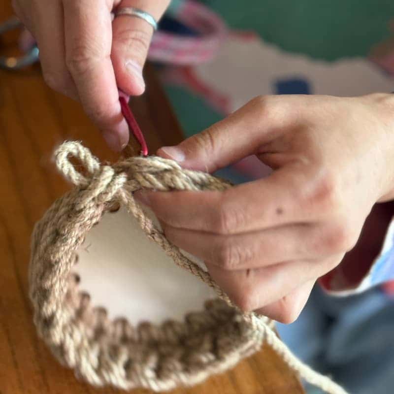 칡 or 노끈으로 바구니를 엮다. 제주 삼달리 감귤밭 리츄얼 [쓸모 없는 것들의 쓸모] 사진 3