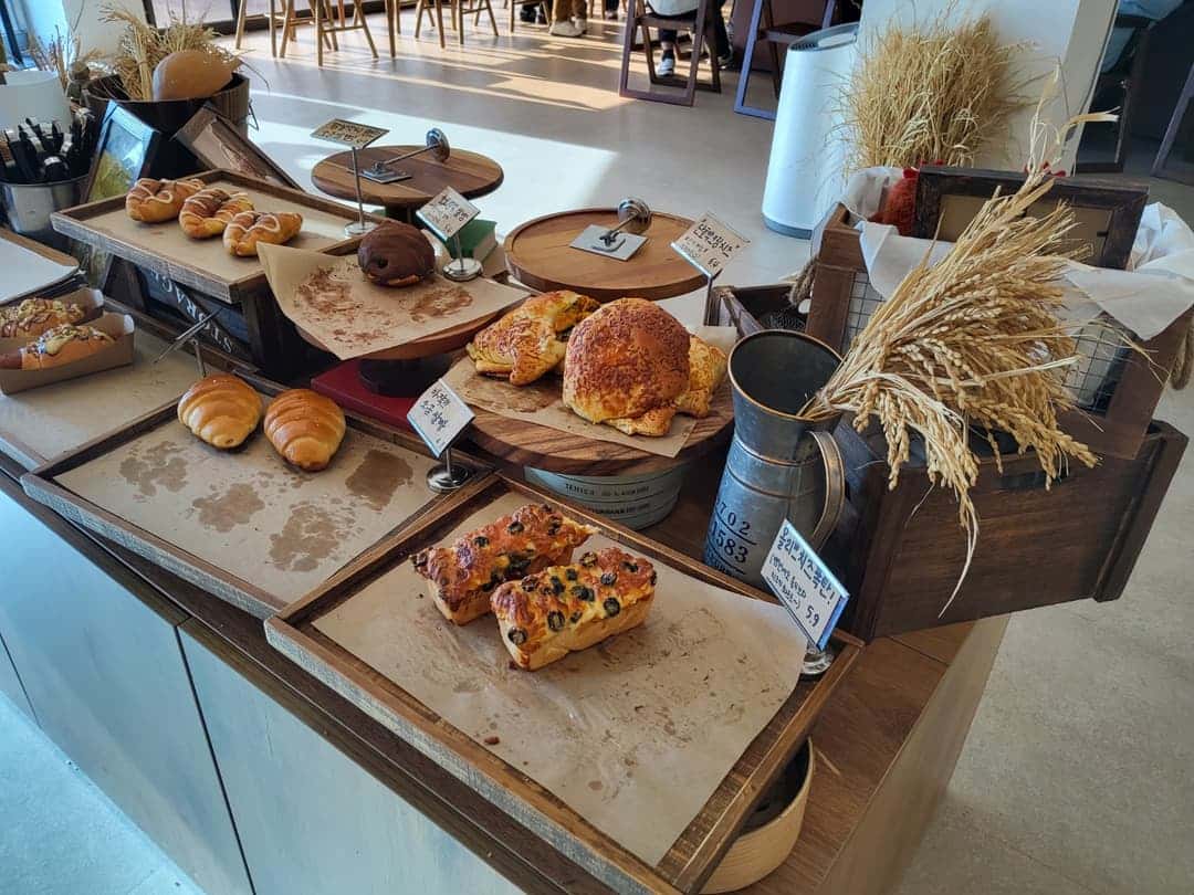 feed image 3