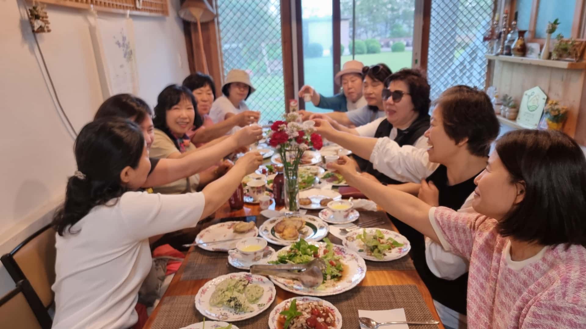 feed image 2