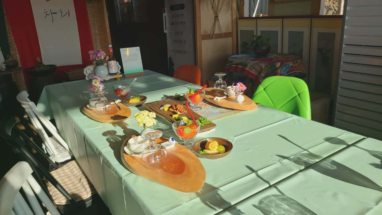 feed image