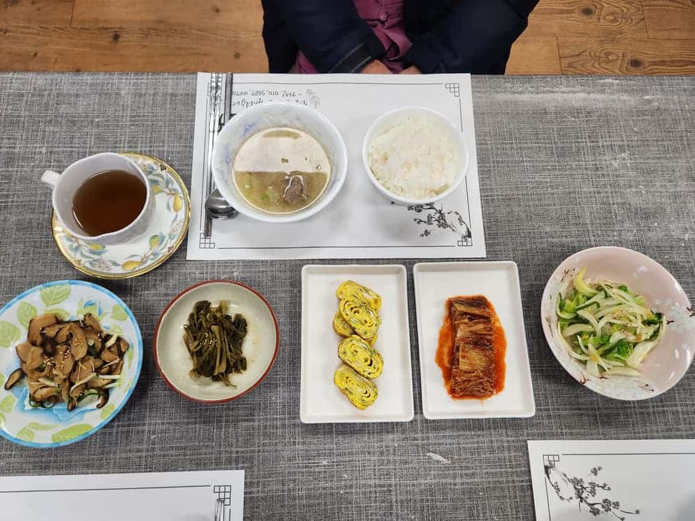feed image 4