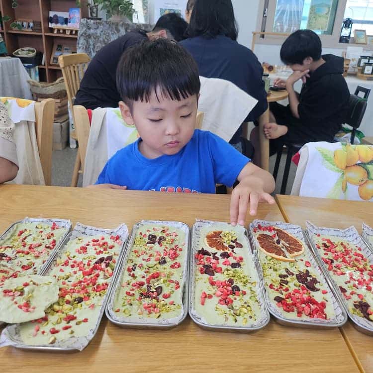 feed image 1