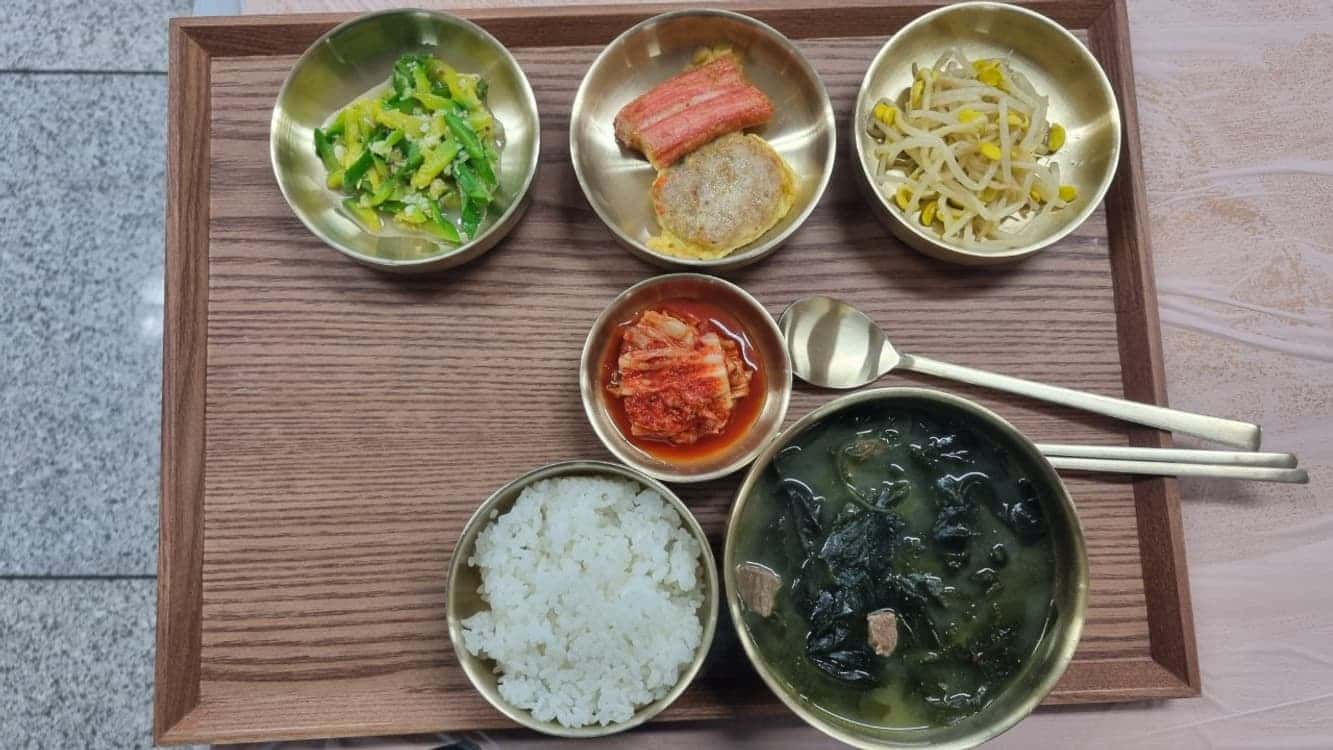 feed image 4