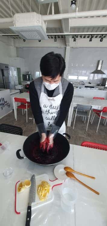 feed image