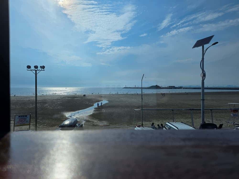 feed image 3