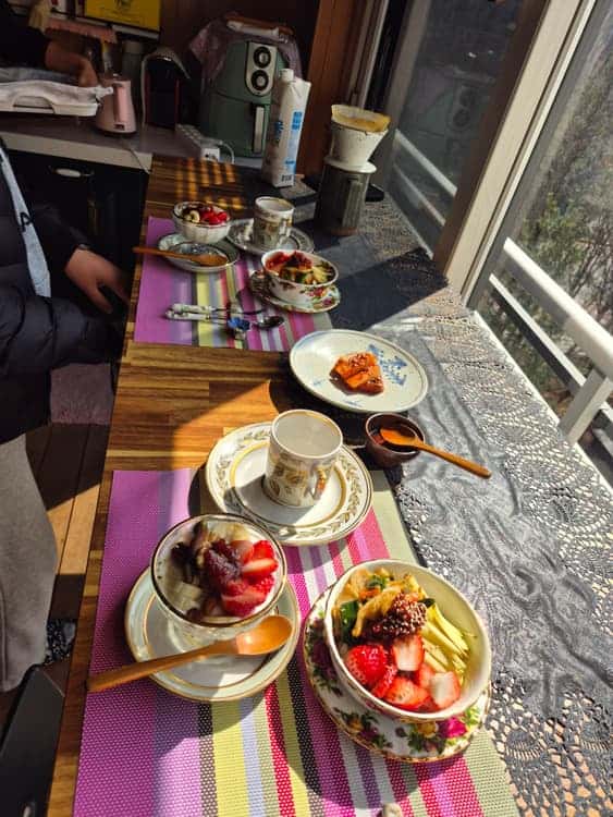 feed image