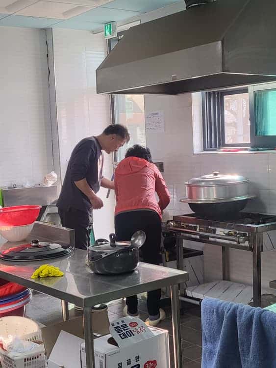 feed image 4