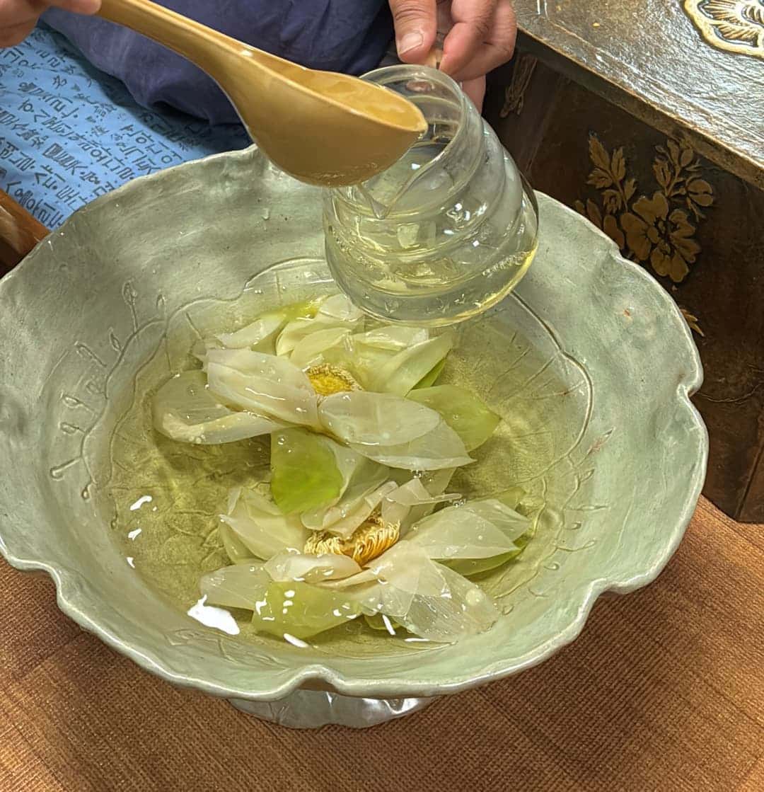 feed image