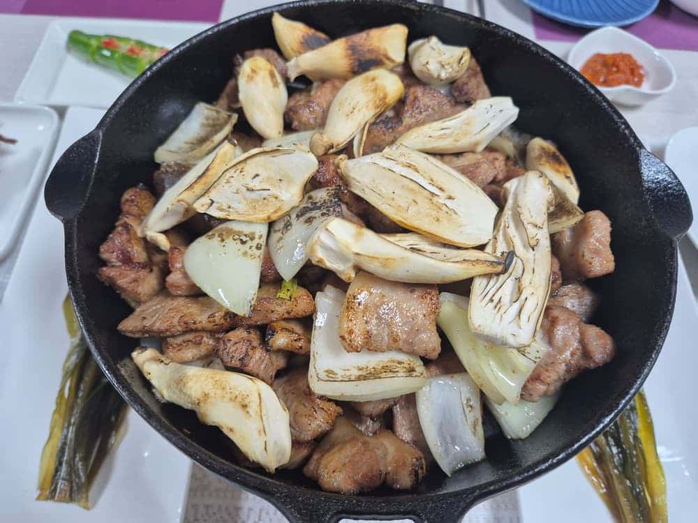 feed image 4