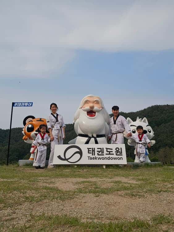 feed image